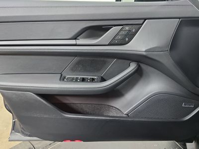 2026 Porsche Taycan - Photo 22
