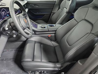 2026 Porsche Taycan - Photo 5