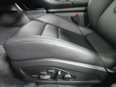2026 Porsche Taycan - Photo 23