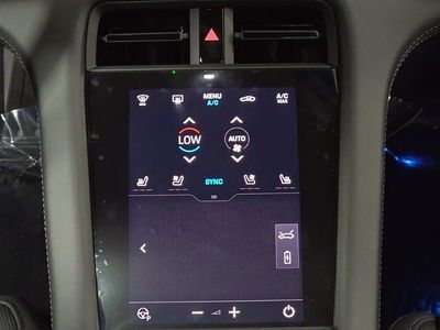2026 Porsche Taycan - Photo 19