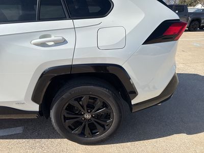 2022 Toyota RAV4 Hybrid - Photo 3