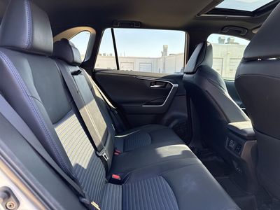 2022 Toyota RAV4 Hybrid - Photo 10