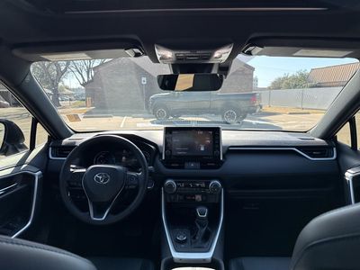 2022 Toyota RAV4 Hybrid - Photo 11