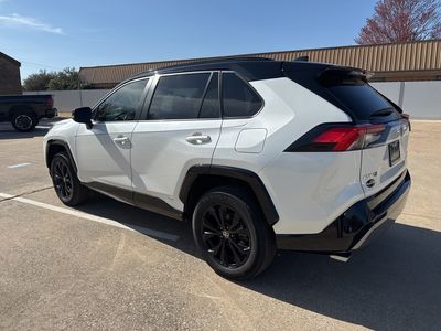 2022 Toyota RAV4 Hybrid - Photo 4
