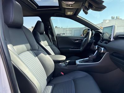 2022 Toyota RAV4 Hybrid - Photo 9