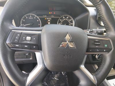 2024 Mitsubishi Outlander — photo 12 view
