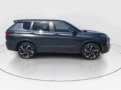 2024 Mitsubishi Outlander — photo 8 view