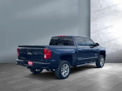 2018 Chevrolet Silverado 1500 — engine compartment view