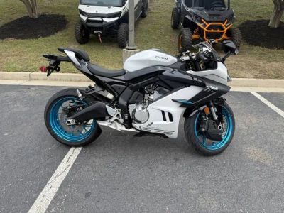 2026 CFMOTO 675SS — front three-quarter view