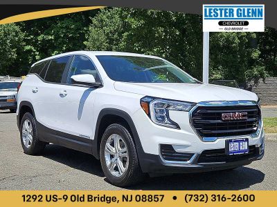 2022 GMC Terrain SLE in Summit White — front three-quarter view