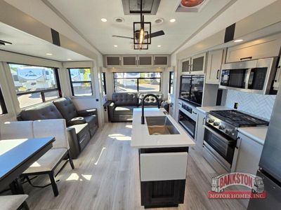 2026 Montana High Country 295RL - Photo 18