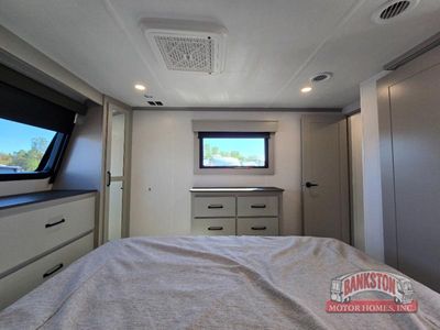 2026 Montana High Country 295RL - Photo 32