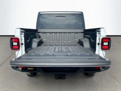 2026 Jeep Gladiator — photo 25 view