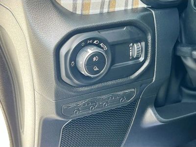 2026 Jeep Gladiator — photo 10 view