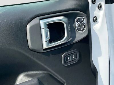 2026 Jeep Gladiator — photo 18 view