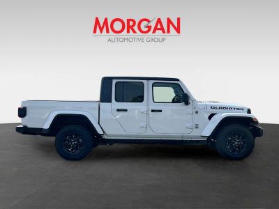 2026 Jeep Gladiator — photo 8 view