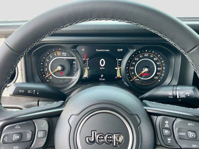 2026 Jeep Gladiator — photo 12 view