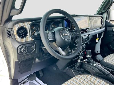 2026 Jeep Gladiator — photo 9 view