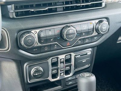 2026 Jeep Gladiator — photo 16 view