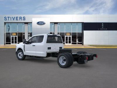 2026 Ford Chassis Cab - Photo 5