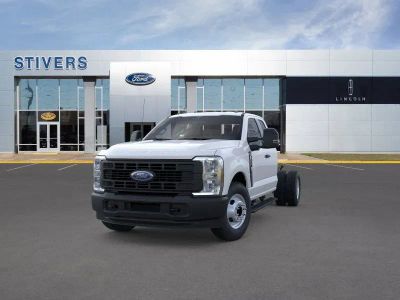 2026 Ford Chassis Cab - Photo 3