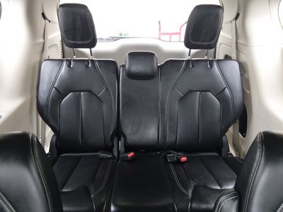 2023 Chrysler Pacifica — photo 17 view