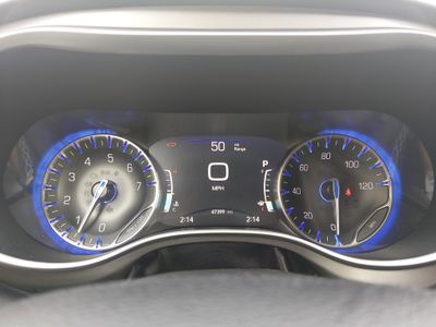 2023 Chrysler Pacifica — photo 14 view