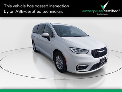 2023 Chrysler Pacifica Touring L FWD — front three-quarter view