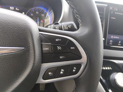 2023 Chrysler Pacifica — photo 12 view