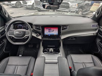 2025 Jeep Wagoneer - Photo 16