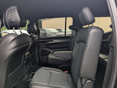 2025 Jeep Wagoneer - Photo 15
