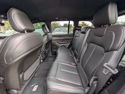 2025 Jeep Grand Cherokee — photo 12 view