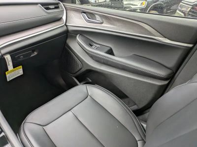 2025 Jeep Grand Cherokee — photo 15 view