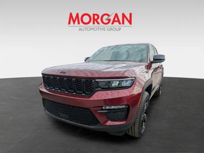 2025 Jeep Grand Cherokee — engine compartment view
