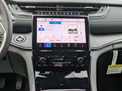 2025 Jeep Grand Cherokee — photo 16 view