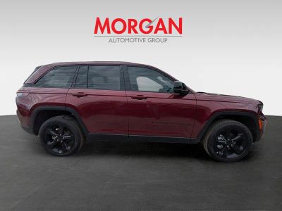 2025 Jeep Grand Cherokee — side profile view