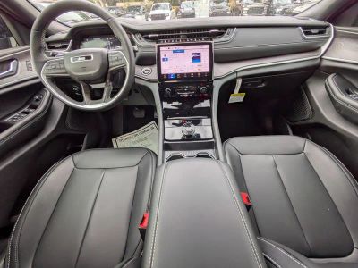 2025 Jeep Grand Cherokee — photo 13 view
