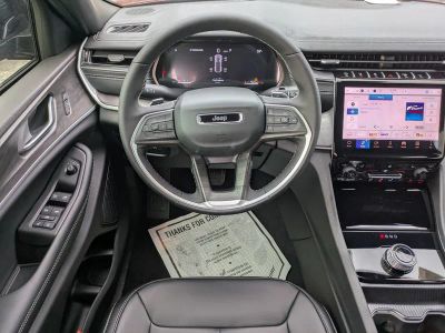 2025 Jeep Grand Cherokee — photo 14 view