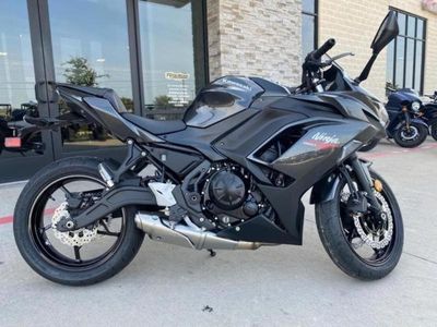 2026 Kawasaki Ninja 650 - Photo 2