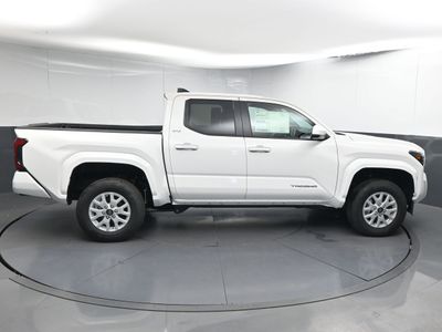 2025 Toyota Tacoma SR5 Truck Double Cab — photo 8 view