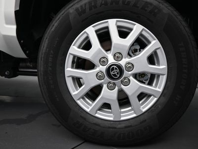 2025 Toyota Tacoma SR5 Truck Double Cab — photo 15 view