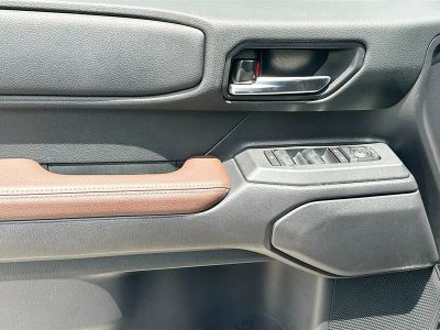 2025 Toyota Land Cruiser — photo 16 view