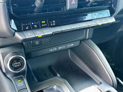 2025 Toyota Land Cruiser — photo 14 view