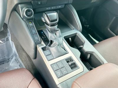 2025 Toyota Land Cruiser — photo 15 view
