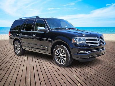2017 Lincoln Navigator — rear three-quarter view