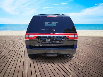 2017 Lincoln Navigator — detail view