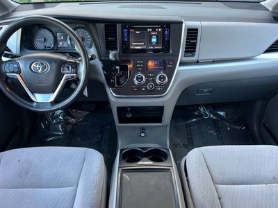 2016 Toyota Sienna - Photo 3
