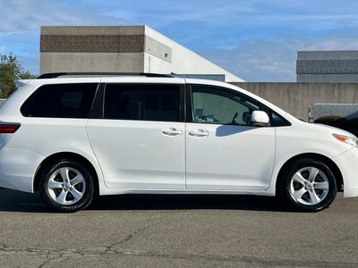 2016 Toyota Sienna - Photo 6
