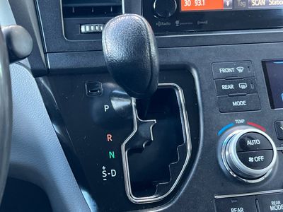 2016 Toyota Sienna - Photo 24