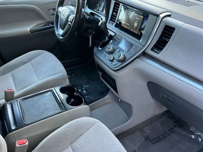2016 Toyota Sienna - Photo 18